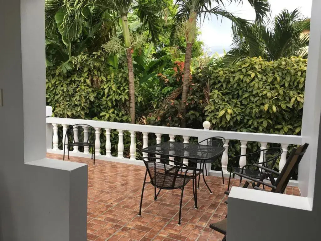5 Bed Villa Sleeps 14 - Private Pool - Smart TVs