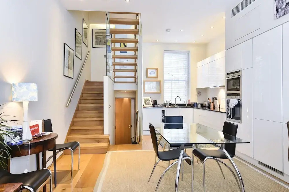 JOIVY Elegant 3 Bed Apt With Rooftop Terrace In Pimlico