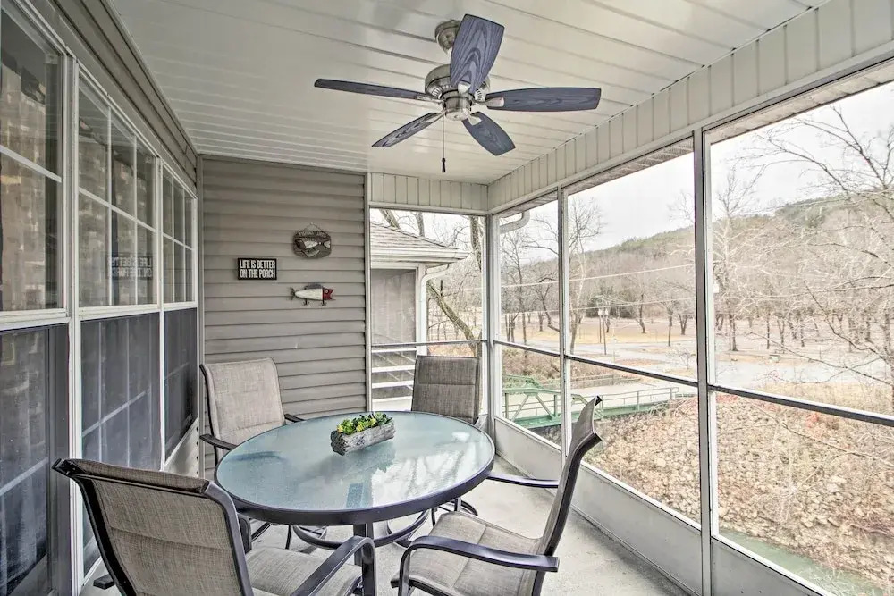 4 Mi to Strip: Cozy Lake-view Retreat in Branson