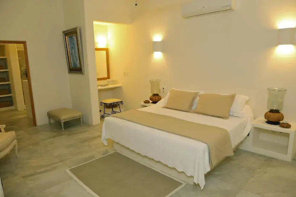 Villas Carey Condo