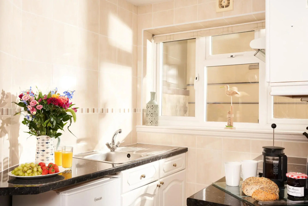 The Maidencombe Studio - Comfortable Couples Retreat with Stunning Coastal Views