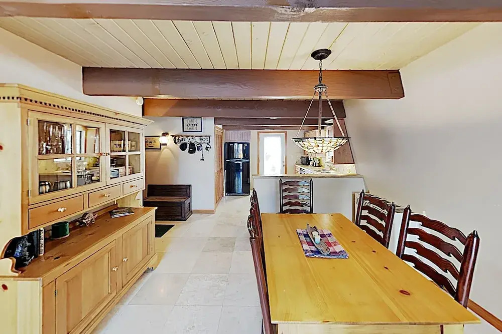Cozy W/ Fireplace, Minutes To Skiing! 2 Bedroom Cabin