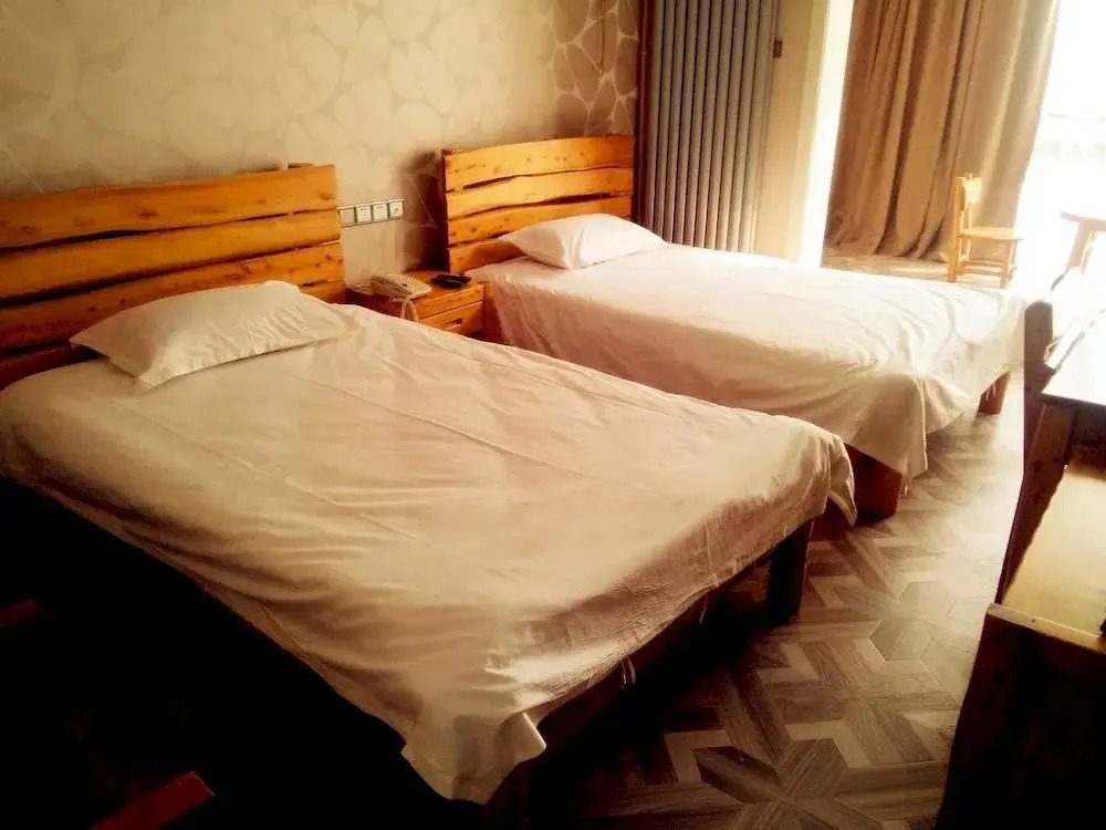 Longbai Business Hotel