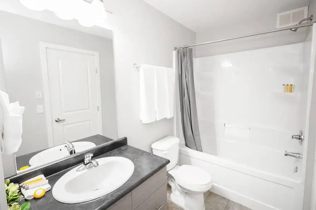 Luxurious 2 Bedroom Townhouse in South Winnipeg