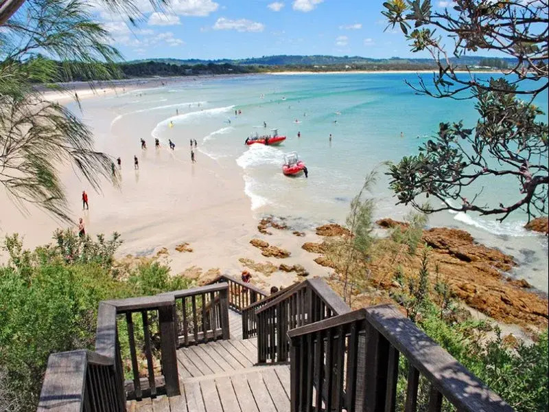 Clarkes Beach Villa - steps to beach & Byron town