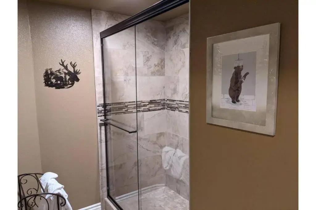Viking Bear Lair Lakefront Condo