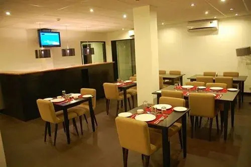 Hotel Red Earth