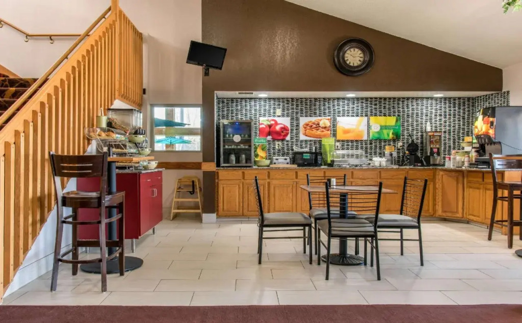 Lexington Inn and Suites