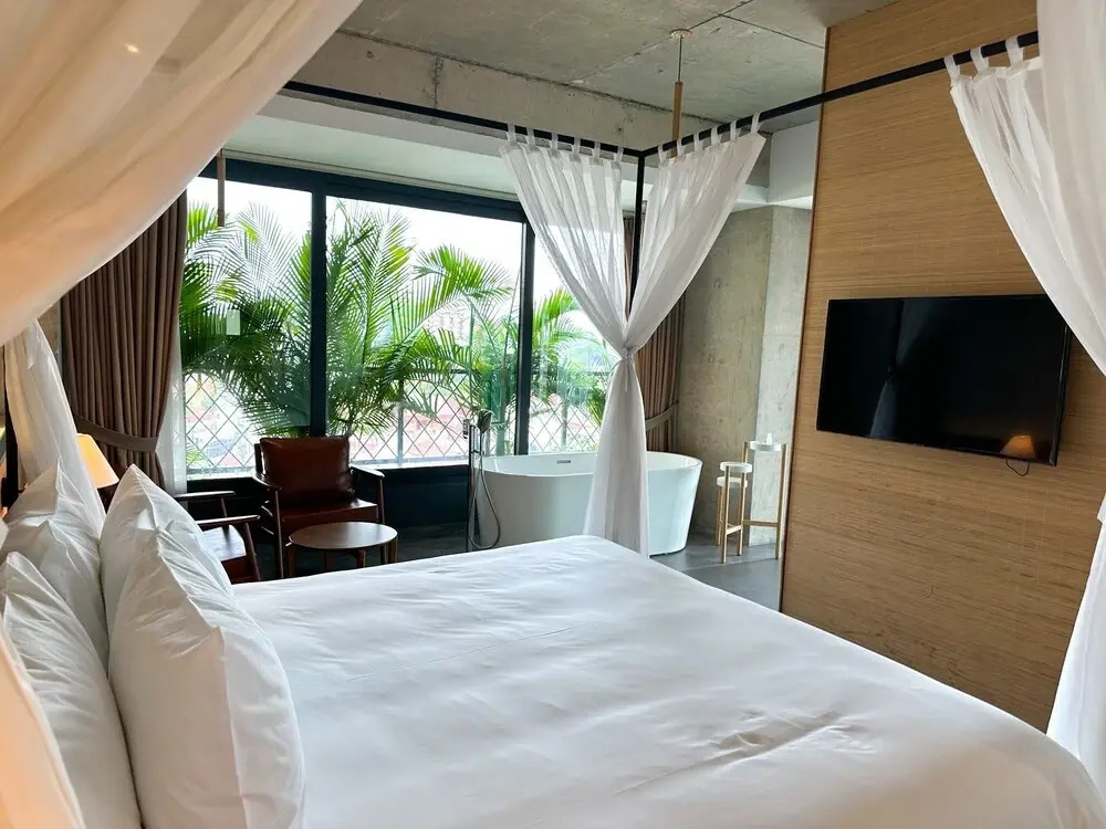 CHECK inn Phnom Penh Royal Palace