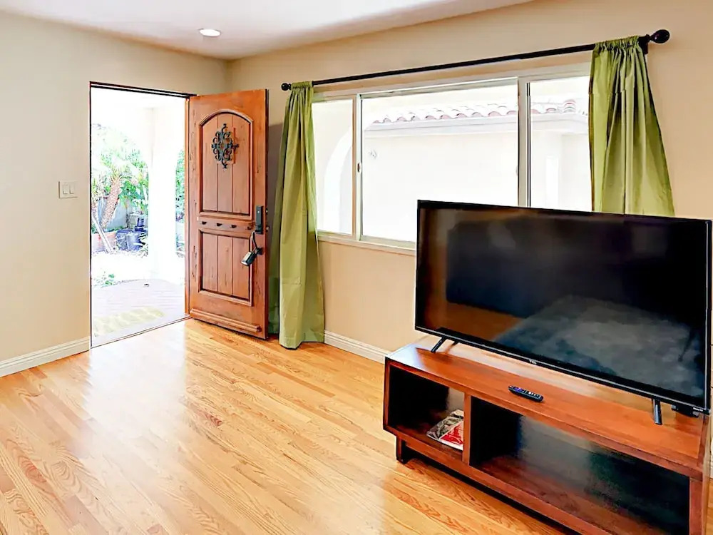 1731 Plum Street Duplex Unit B - 3 Br apts by RedAwning