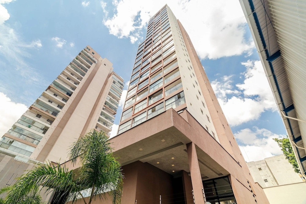 Ape Novo ao lado do Bourbon e Allianz