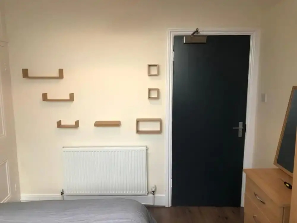 Large eight bedroom house