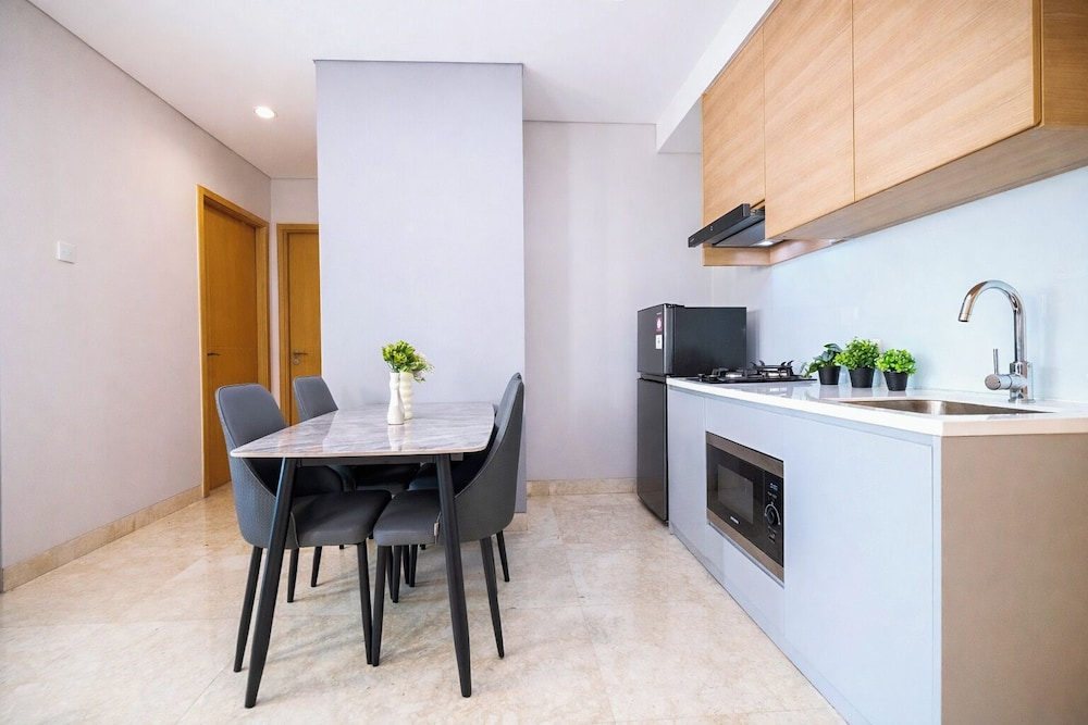 Good Location 2Br For 4 Pax At Capitol Suites Apartment