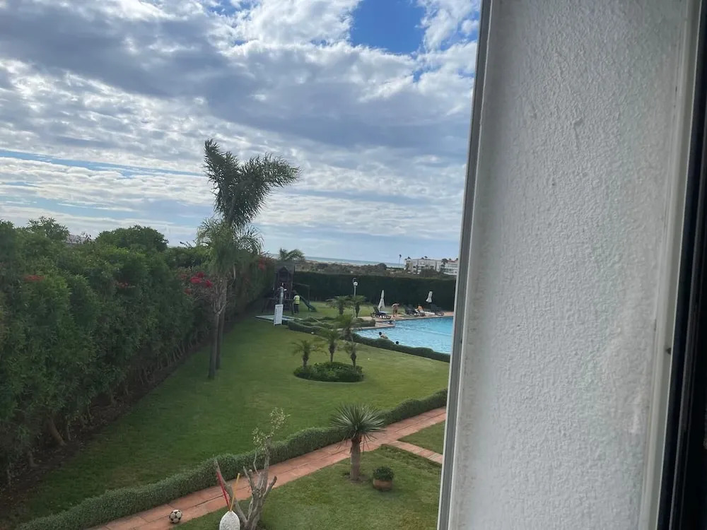 Apartment With Swimming Pool and sea a few Meters Away