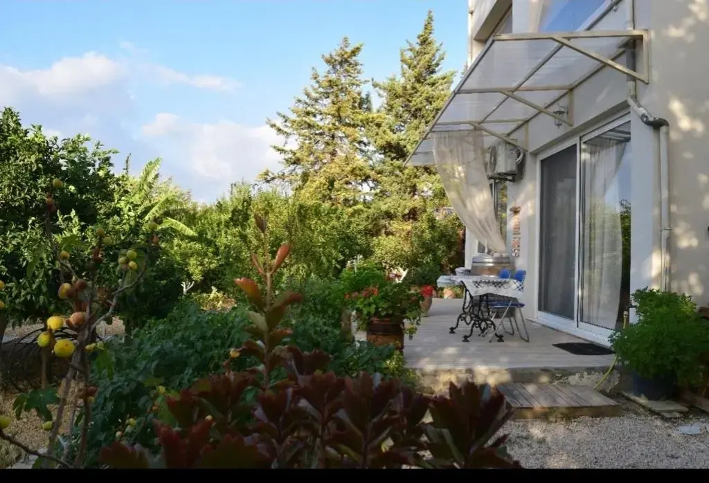The Holiday House 2
