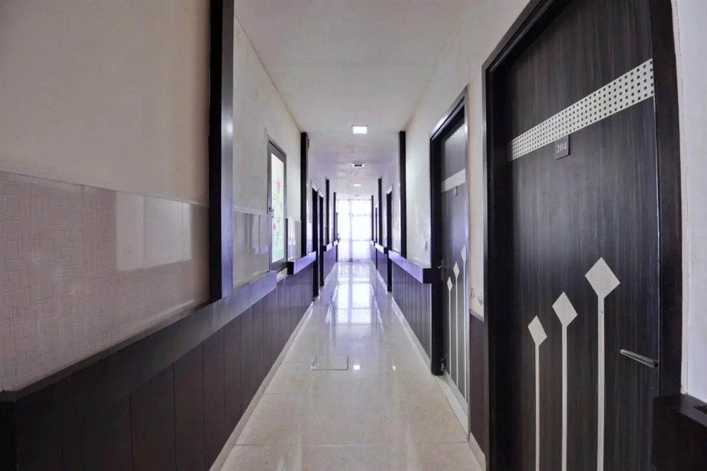 Aarya Hotel
