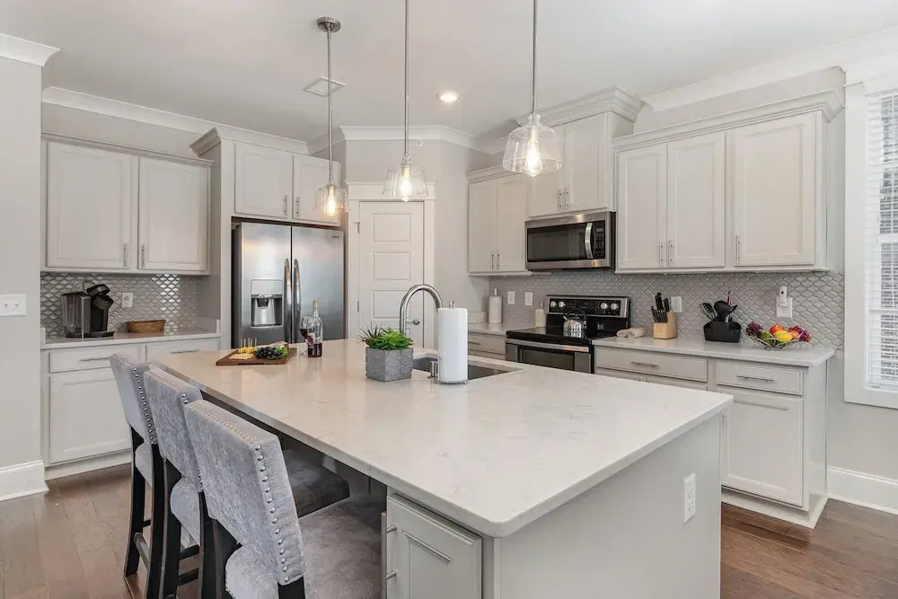Belwood Manor-Across from Parthenon-5 Min Broadway