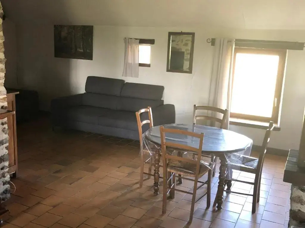 Longère rénovée proche du Mans avec jardin et salle de jeux - FR-1-410-248