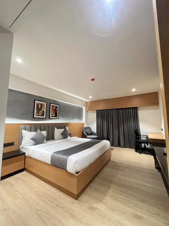 Hotel Tulips Grand