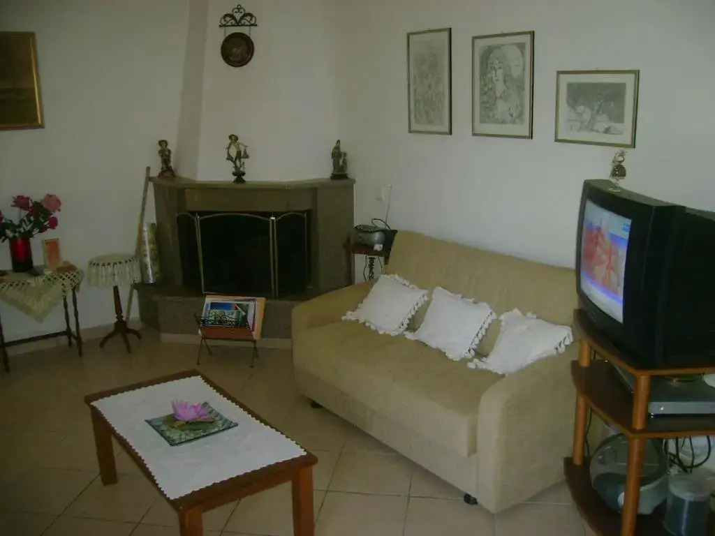 Lefkas house with garden