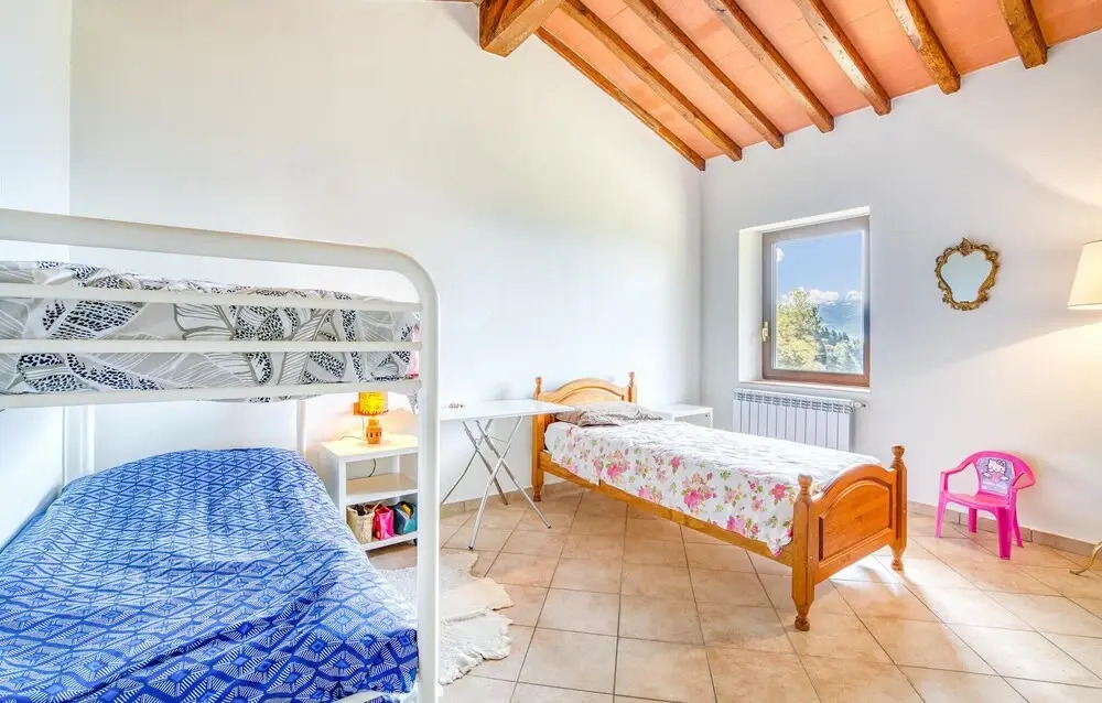 Stunning Home In Case Lori