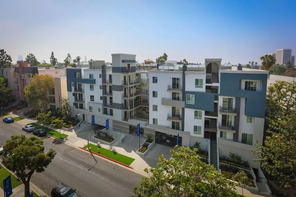 Prime Walking Distance to UCLA N309