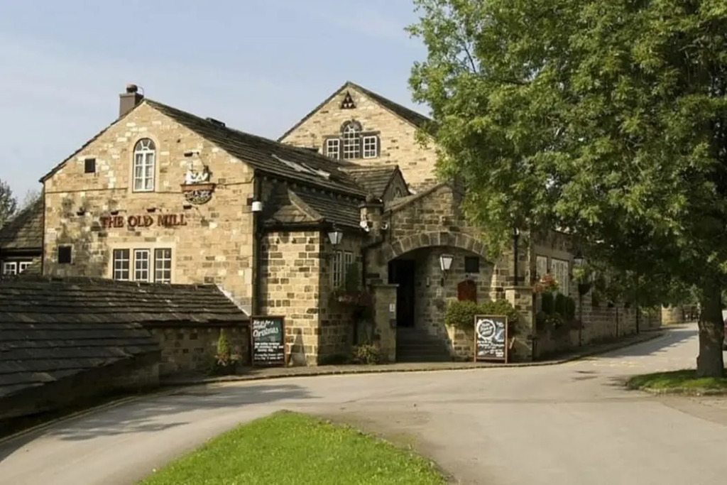 Premier Inn Huddersfield North