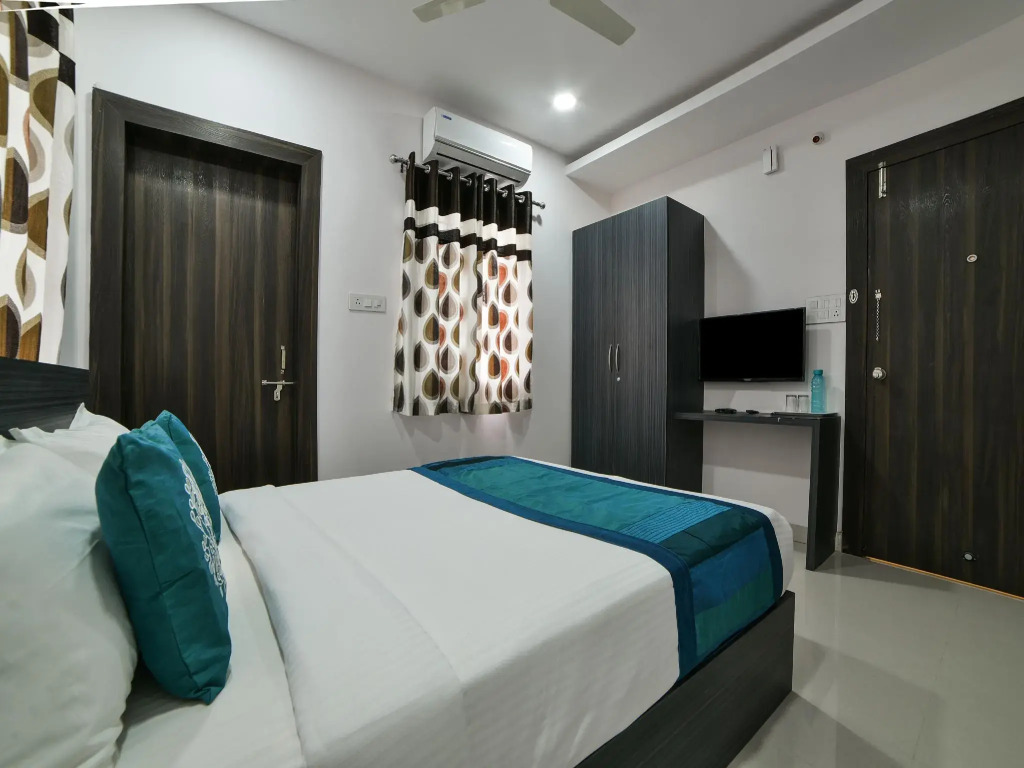 OYO 16432 Srirama Hotels, Khazaguda