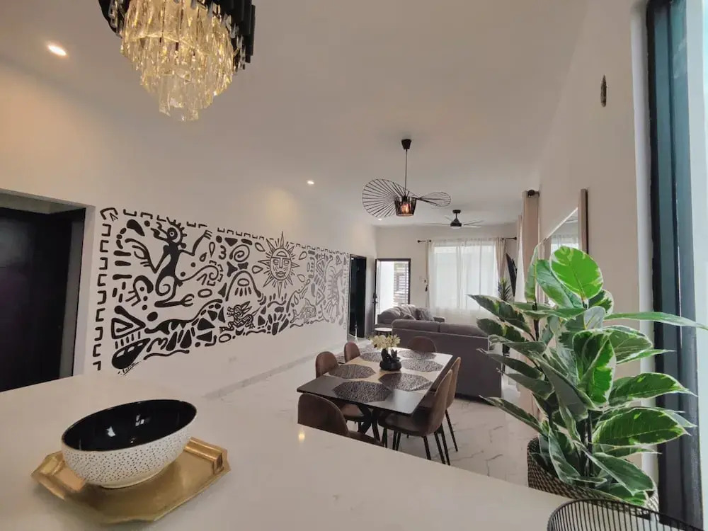 Beautiful 3bed 2bath new Home With Pool in Town