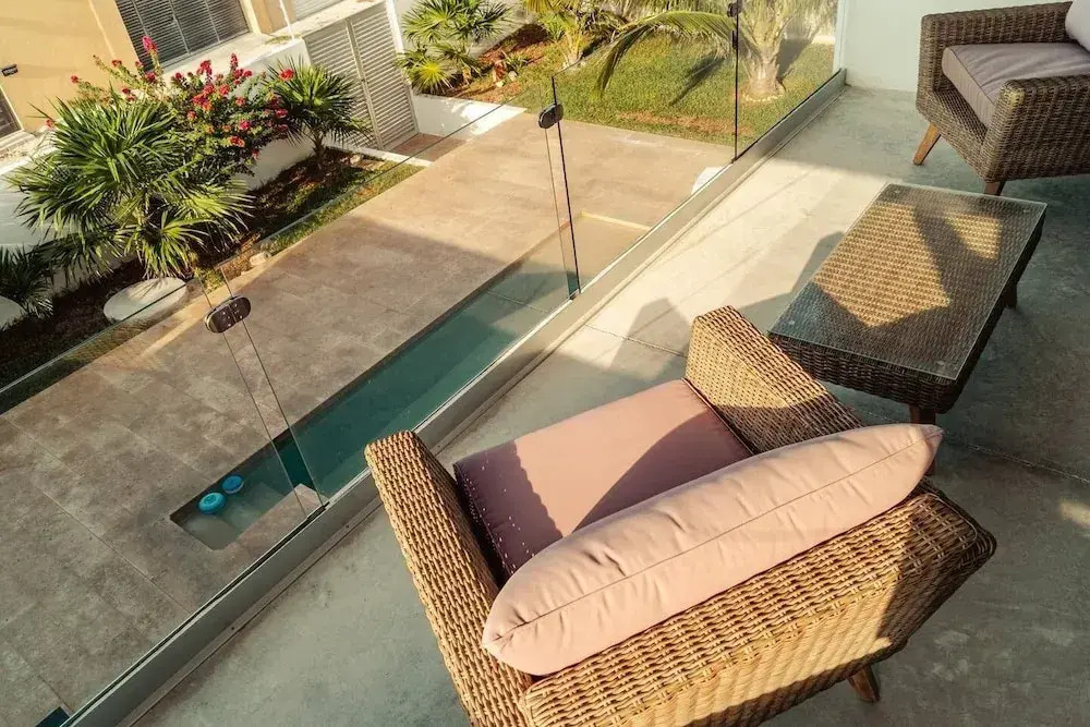 Breathtaking Beach Villa, Feel the Inviting Vibe!