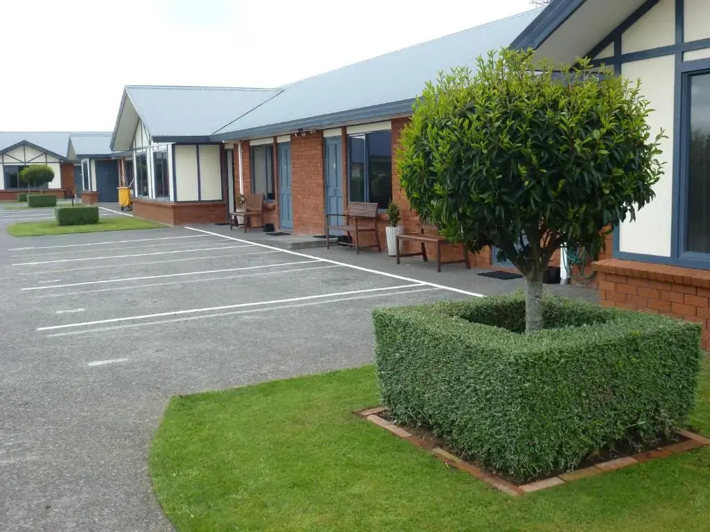 Tudor Lodge Motel