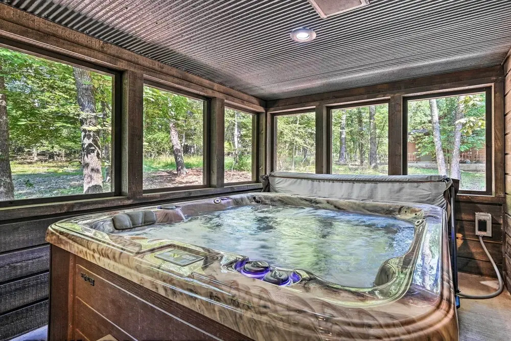 Luxe Broken Bow Cabin w/ Tesla Charging Station