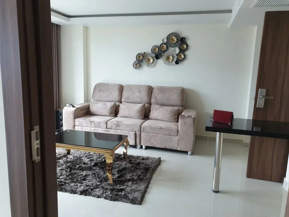Luxury Business Suits in Grand Avenue by Pattaya City Estates