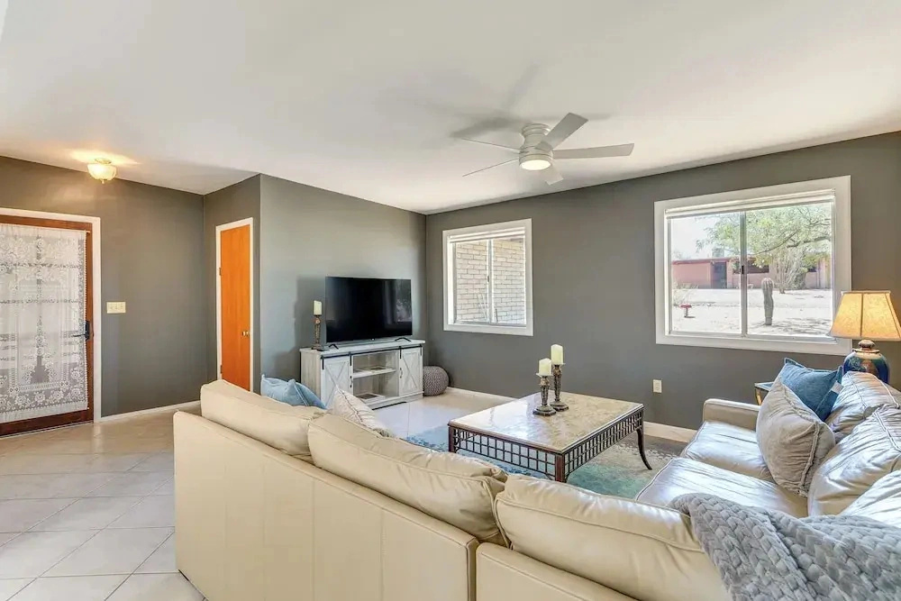 Near Catalina Hiking Trails: Mtn-view Home w/ Pool
