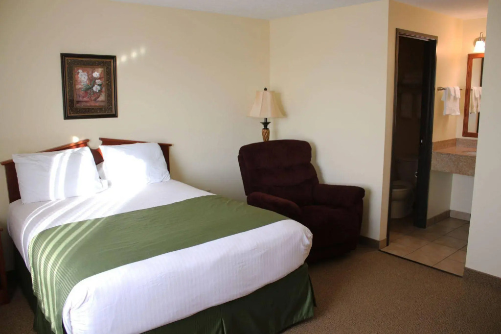 The Edgewood Hotel and Suites