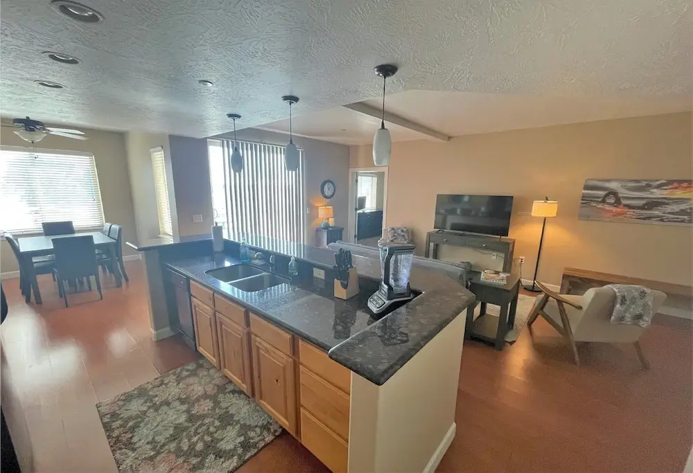 Downtown Condo Close to Everything