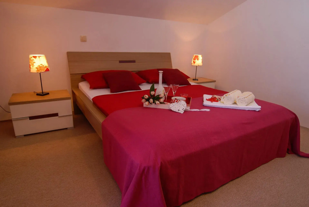 Apartment Tin - comfortable apartment near beach: A1  Ugljan, Island Ugljan