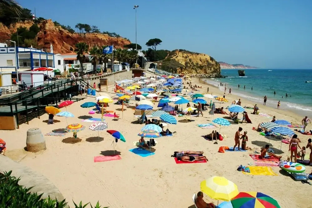 Apartment With one Bedroom in Olhos de Agua, With Shared Pool, Furnished Terrace and Wifi