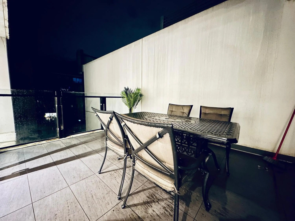 Rooftop 2BRapt in Abbotsford+King bed+WIFI+Parking