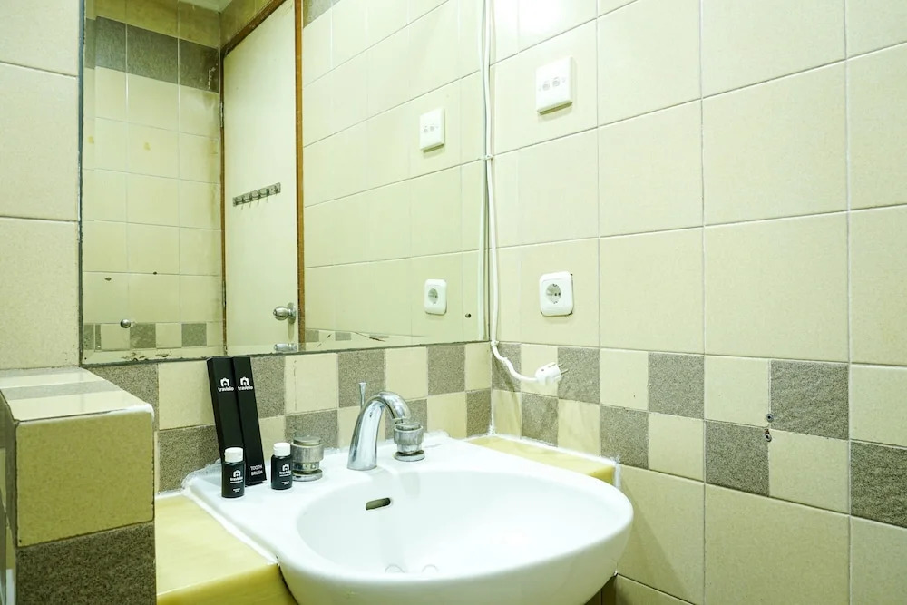 Good Choice 1BR Pangeran Jayakarta Apartment By Travelio