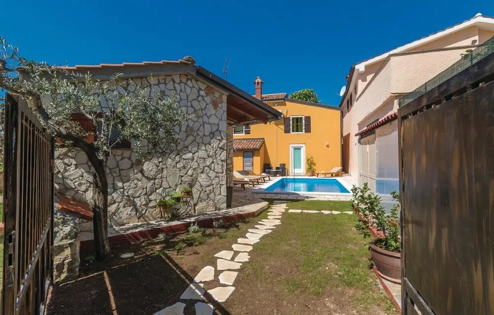 1 Bedroom Stunning Home In Bacva