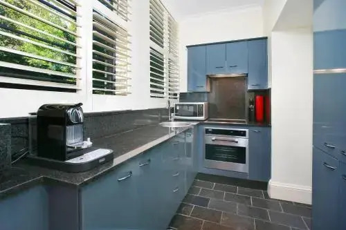 Art Deco in the Cul-de-Sac - Spacious Executive 1BR Potts Point Apartment in Quiet Cul-de-Sac