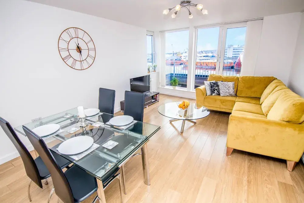 Queens Apartments - City Centre, Sea View, Free Private Parking, Luxury