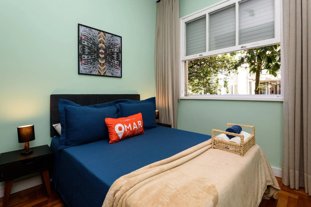 Apartamento A 150m Da Praia De Ipanema | Gc 56/201