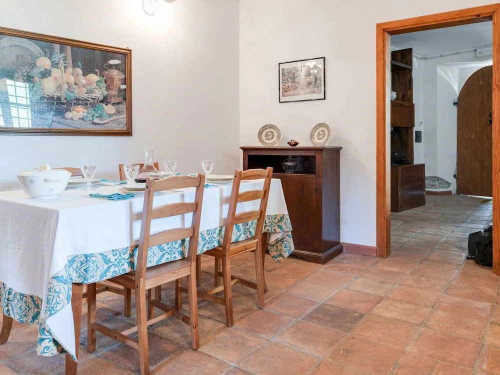 Tuscan Haven- Spacious Home