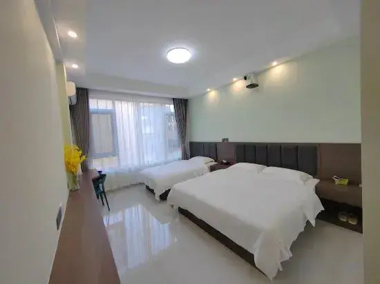 Alley to Hotel (Sanya College)