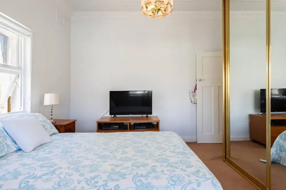 2 Bedroom Garden Apartment by Bondi Beach