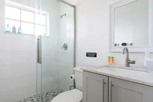 Fantastic 3Bedrooms House with Pool 6mins to Ocean