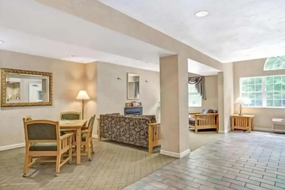 Sturbridge Plaza Hotel