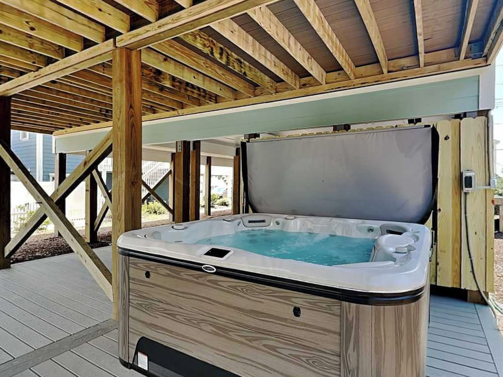 Anchors Aweigh by Topsail Realty